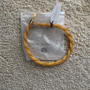 NWT Electric Picks XL Mesh Gold Choker Necklace